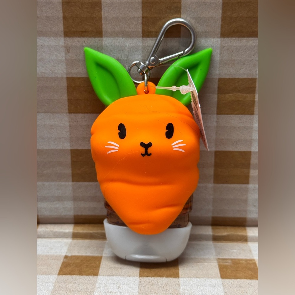 NWT B&BW Easter Bunny Carrot Pocketbac keychain sanitizer holder & 1 NEW Refill - Picture 2 of 5
